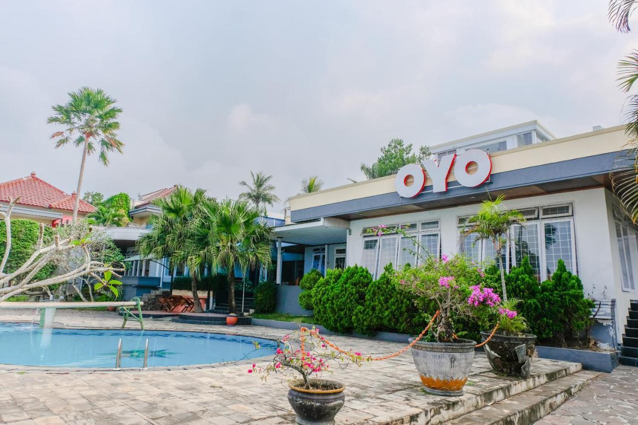 Oyo 803 Toetie Hotel Batu  Exterior foto